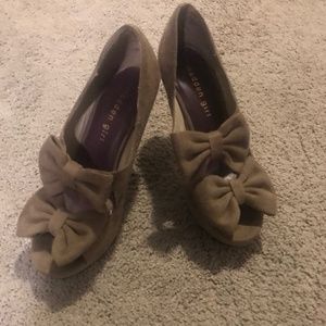Light brown double bow heels